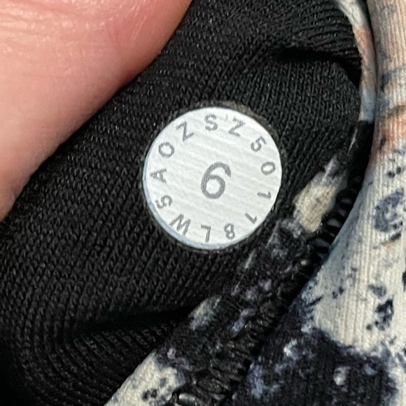 Lululemon Wunder Under Hi-Rise Tight 28" Spring Bloom Multi Legging Size 6 - Picture 6 of 10